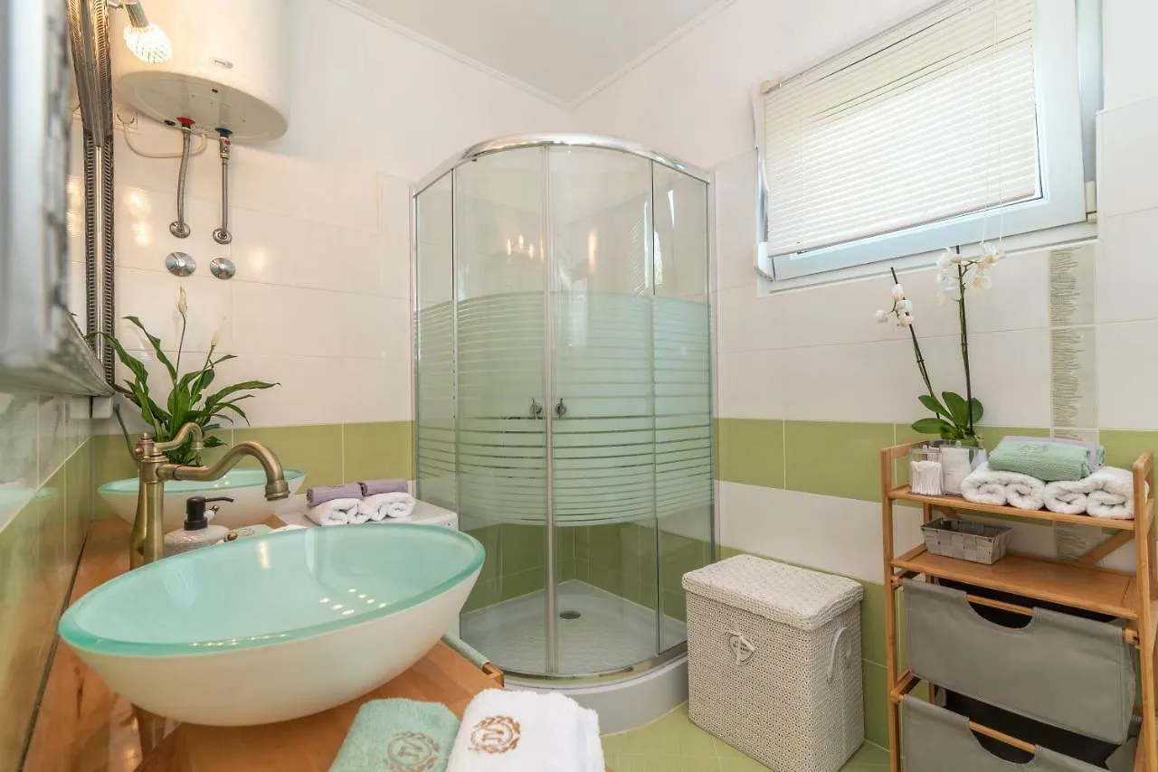 Villa Insula Ventum Trogir 0*,  Croatia